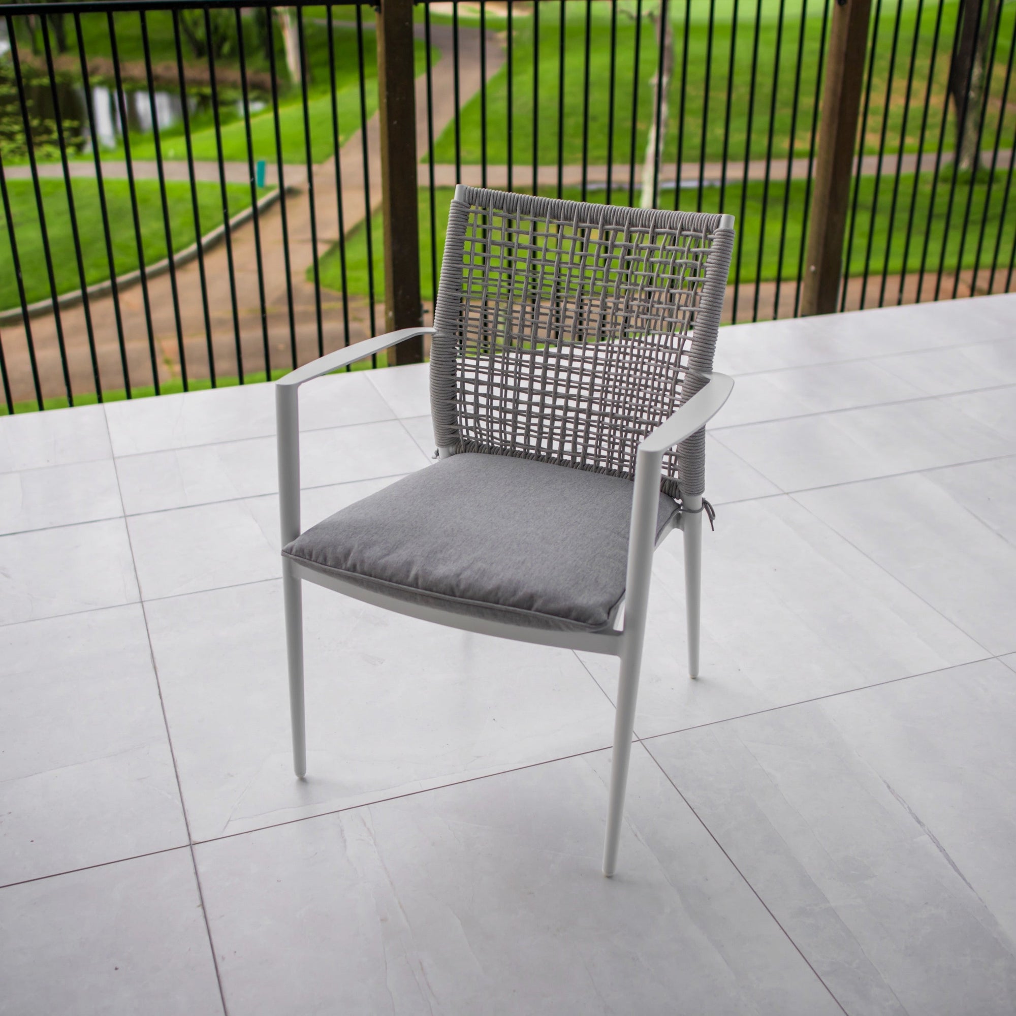 best-outdoor-furniture-Vienna Rope Chair - Outdoor Chair White/Grey